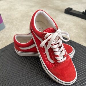 Women’s brand new RED vans ❤️